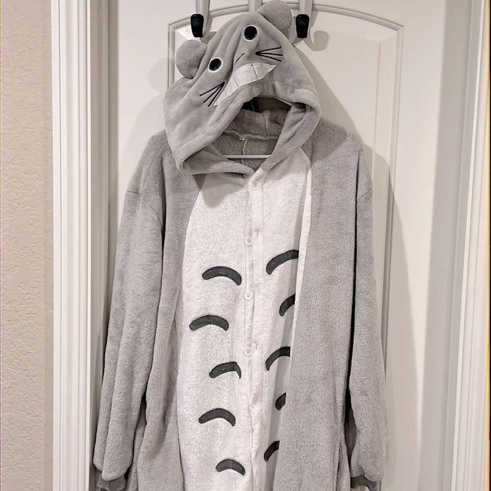 Cute chinchilla jumpsuit. Size L. Super soft